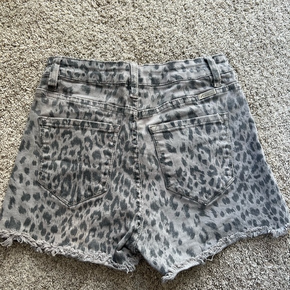 Kan Can Cheeta Jean shorts - Picture 2 of 4